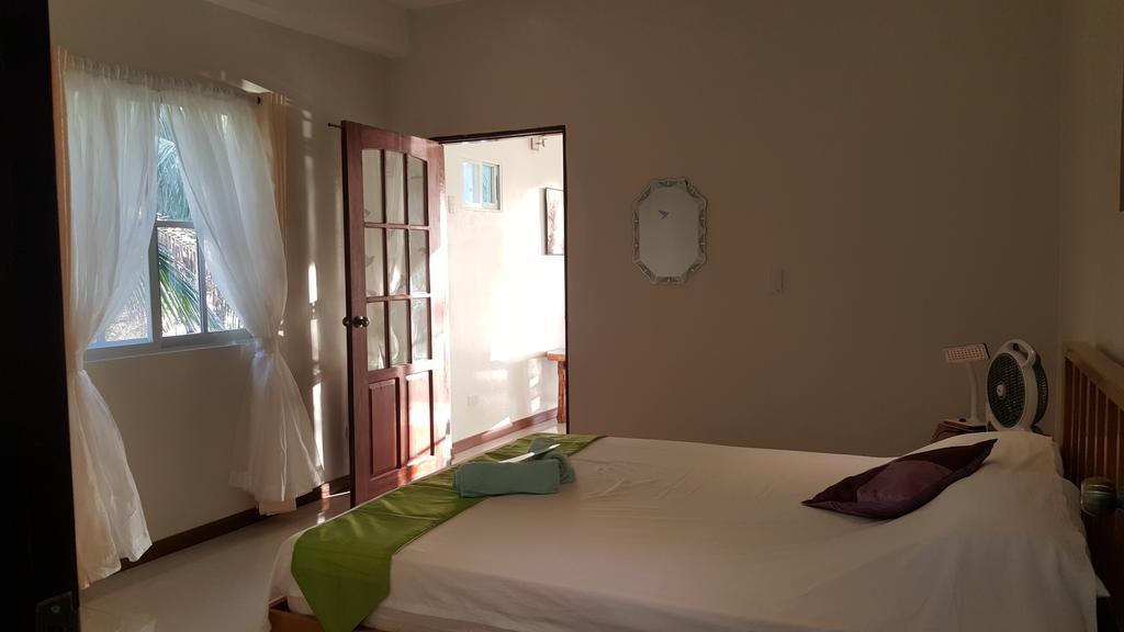 Lanas Beach Resort Romblon Island Rom bilde