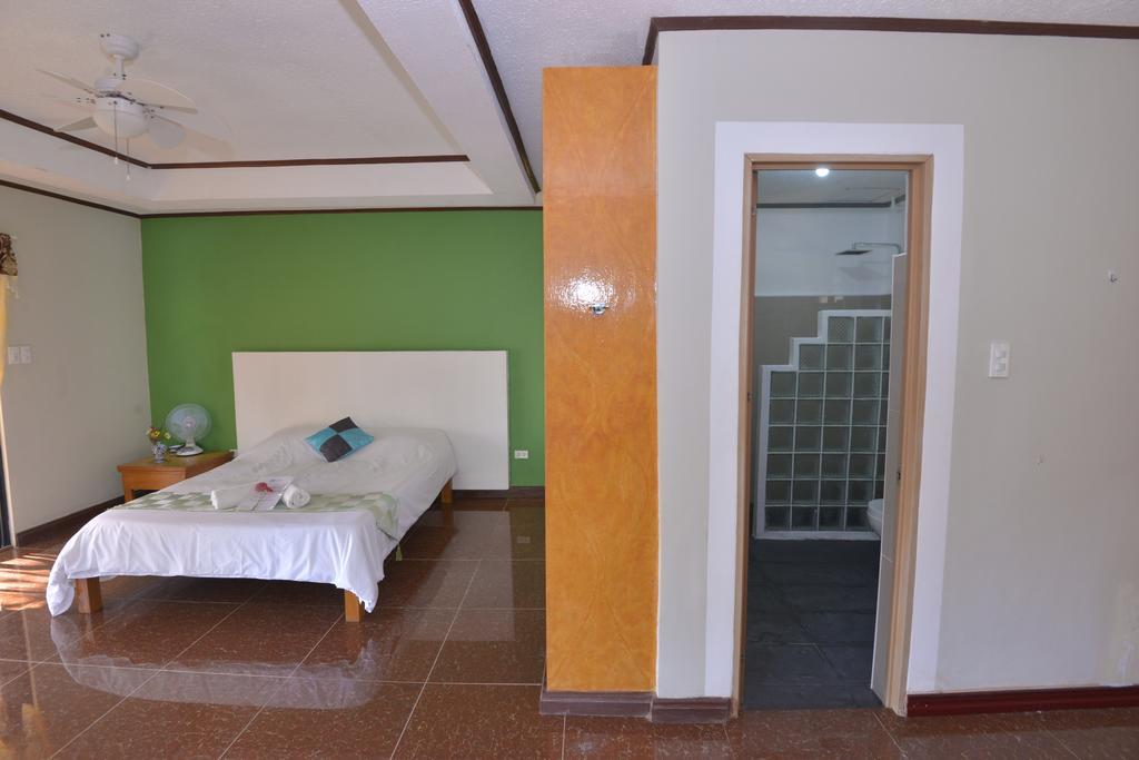 Lanas Beach Resort Romblon Island Rom bilde