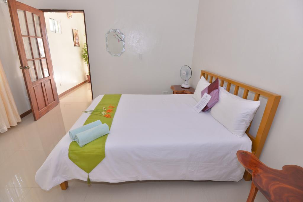 Lanas Beach Resort Romblon Island Rom bilde